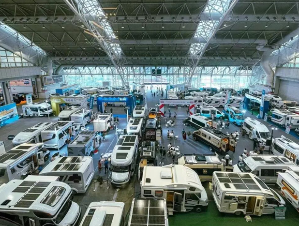 上海汽车会展中心实景图