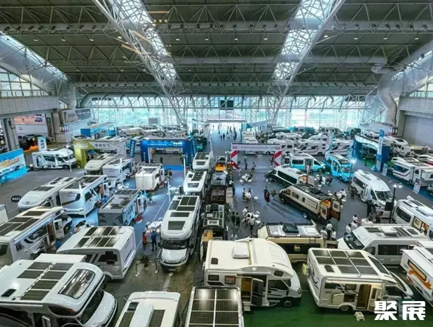 上海汽车会展中心实景图