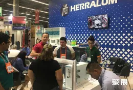 加拿大门窗展现场图片3