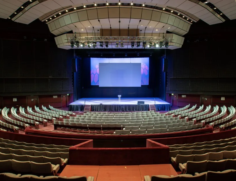 英國(guó)哈羅蓋特國(guó)際中心實(shí)景圖