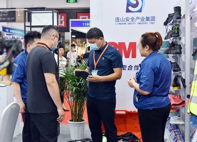 沈阳校服展现场图片4