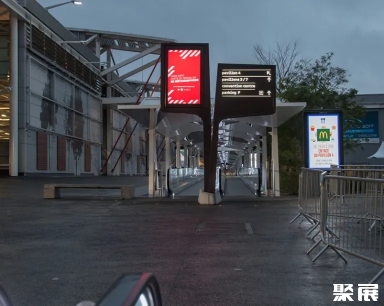 法国巴黎凡尔赛门巴黎会展馆实景图