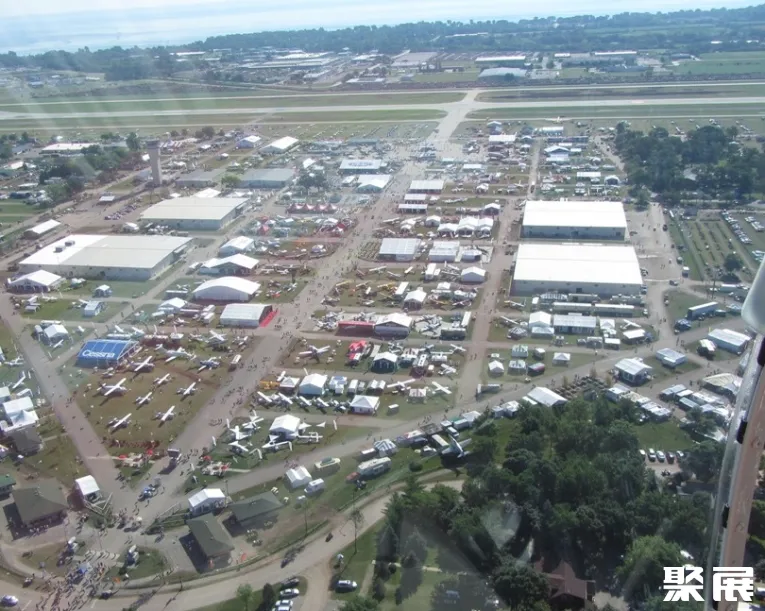 美国奥什科什魏特曼支线机场