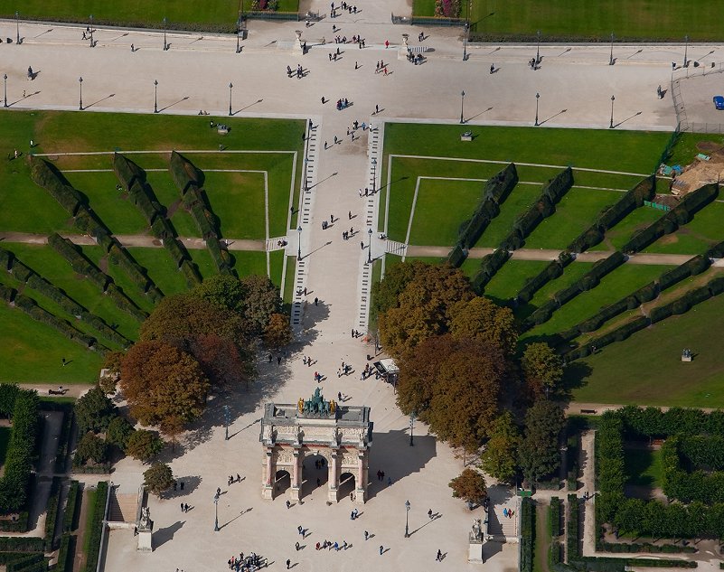 法国巴黎卢浮宫卡鲁塞尔购物中心实景图