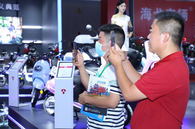 成都电动车展现场图片7