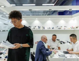 意大利鞋展展會現(xiàn)場(現(xiàn)場盛況)8