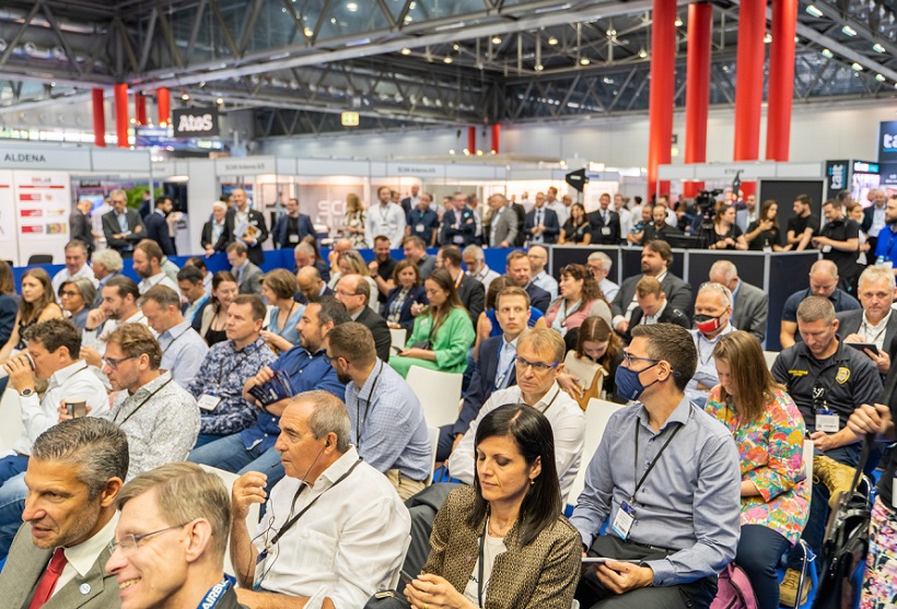 伦敦通讯展现场图片3