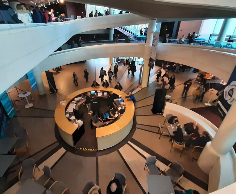 英國(guó)哈羅蓋特國(guó)際中心實(shí)拍圖