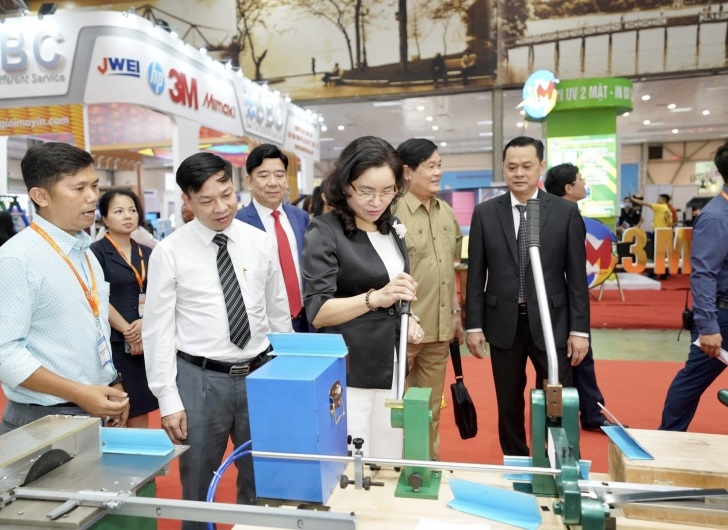 越南广告展现场图片7