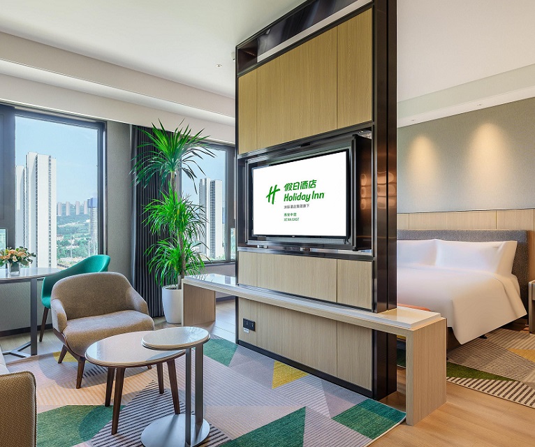 HOLIDAY INN