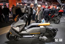 芬兰摩托车展现场图片4