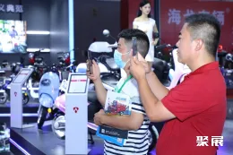 新疆电动车展现场图片7