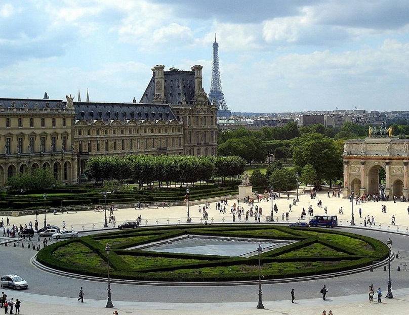 法国巴黎卢浮宫卡鲁塞尔购物中心实景