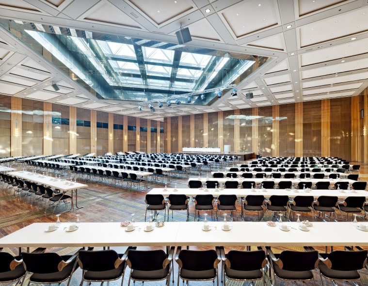 德国杜塞尔多夫会展中心实景图