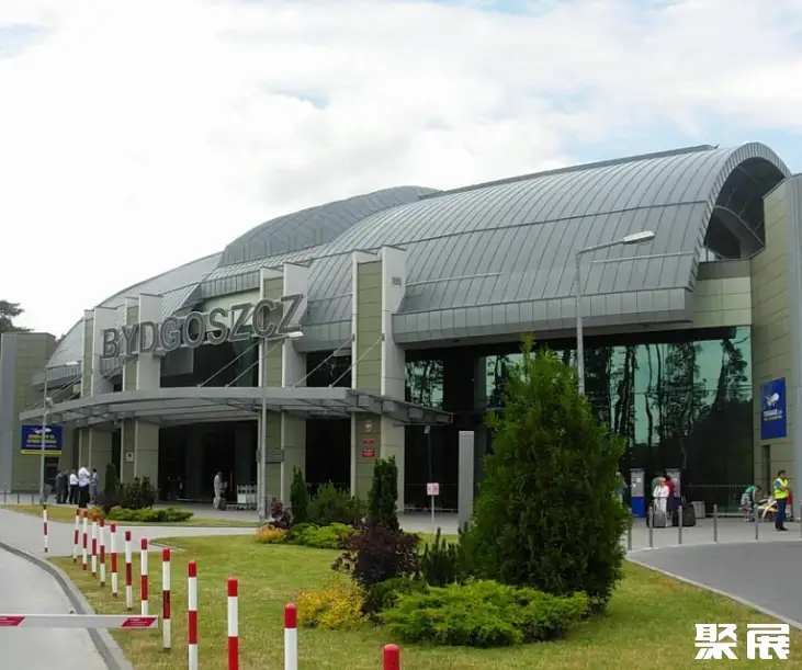 波兰贝德纳里Bednary机场实拍
