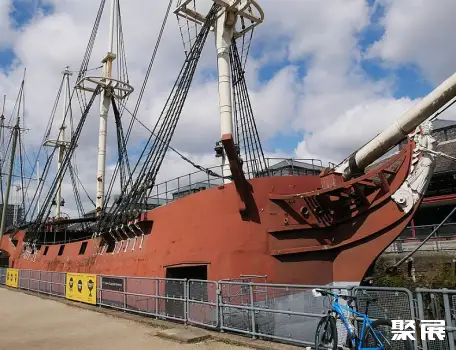 Tobacco Dock