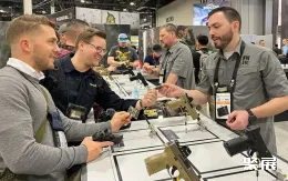 美国枪械展现场图片11