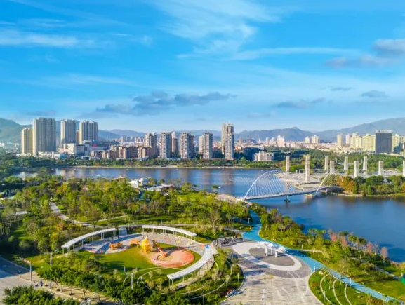 温州苍南县城新区中心湖广场实拍图