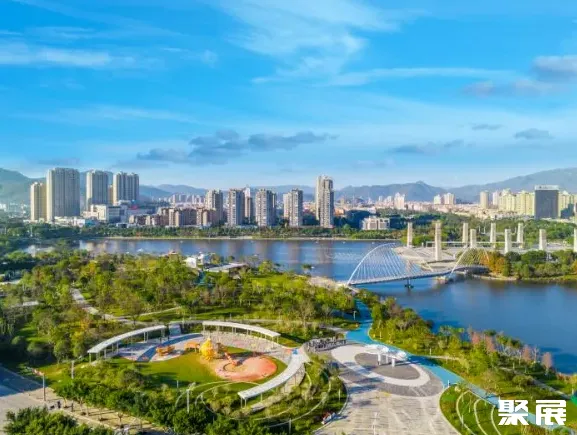 温州苍南县城新区中心湖广场实拍图