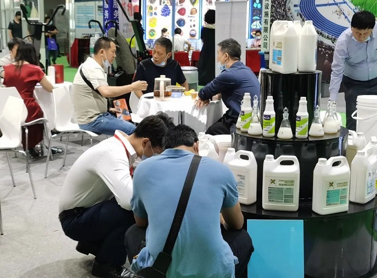 中国锂基固化剂国家行业标准发起单位之一,亚太地坪展走访广东优博士,交流企业品牌发展历程