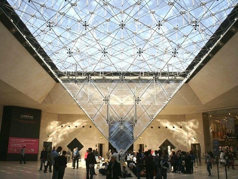法国巴黎卢浮宫卡鲁塞尔购物中心实景