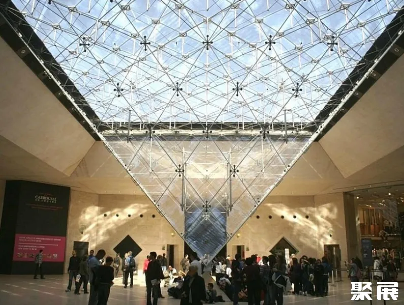 法国巴黎卢浮宫卡鲁塞尔购物中心实景