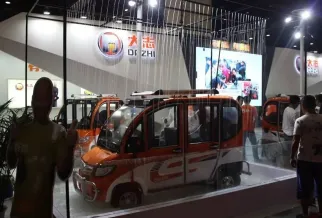 郑州电动车展现场图片2
