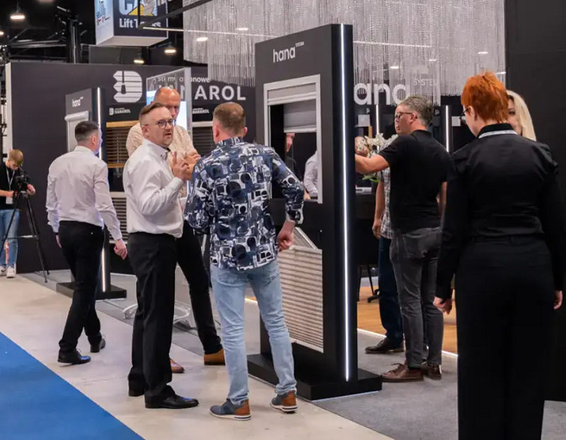 波兰门窗展现场图片3