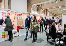 波兰门窗展现场图片3