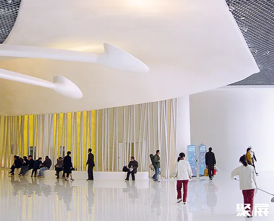 上海汽车会展中心实景图