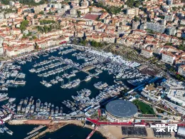 戛纳游艇展现场图片1