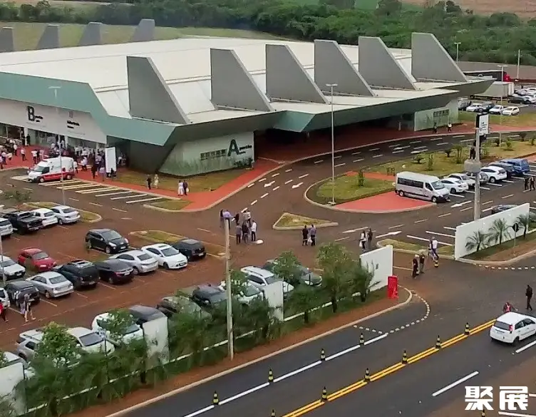 巴西巴拉那州梅迪亚内拉会展中心实景