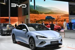 沙特电动车展现场图片6