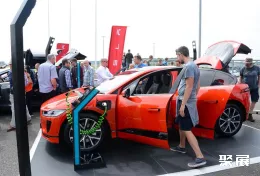 英国电动车展现场图片5