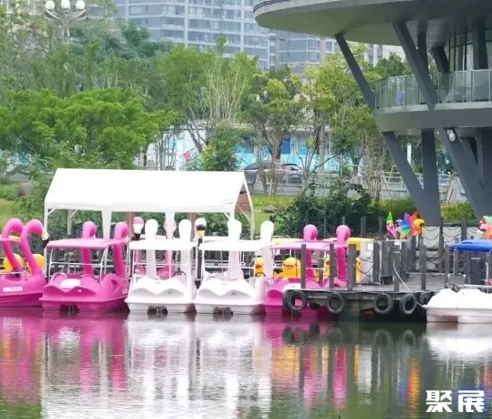 温州苍南县城新区中心湖广场实景图