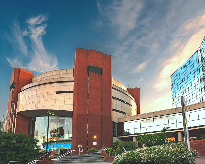 英國(guó)哈羅蓋特國(guó)際中心實(shí)景