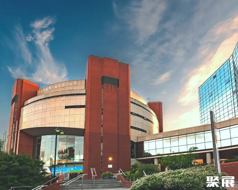 英國(guó)哈羅蓋特國(guó)際中心實(shí)景