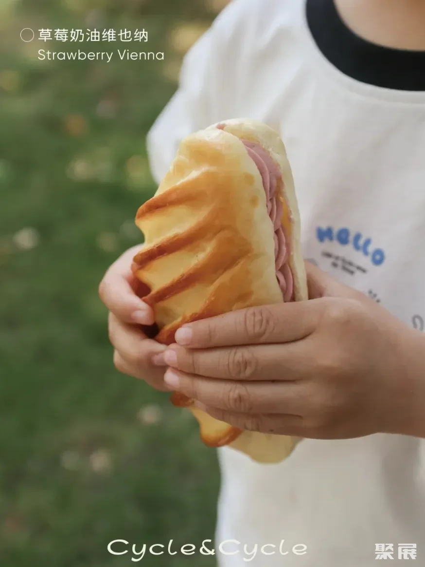 草莓奶油维也纳图片