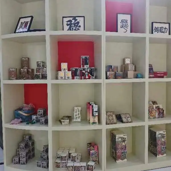 充电宝租借和饮用水饮料贩卖机