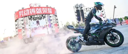 不是迪士尼，我的游乐场是中国摩博会