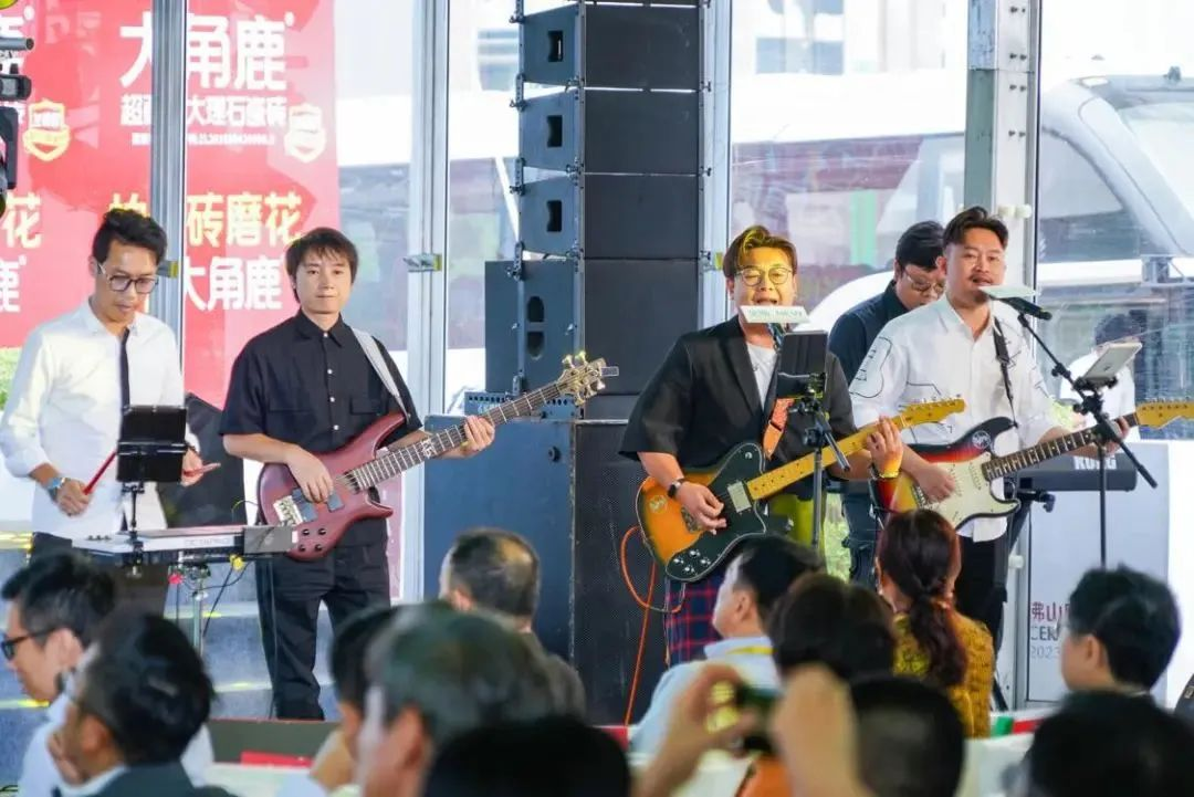开幕式上《陶博之光》主题曲发布照片