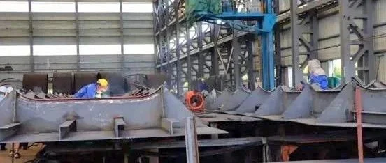 广东江门首个半潜桁架式养殖平台开工，系无动力无人值守平台