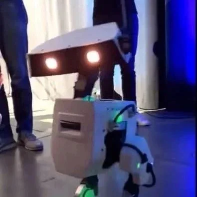 迪士尼展示新型机器人：基于强化学习模拟训练，外形神似《星球大战》角色