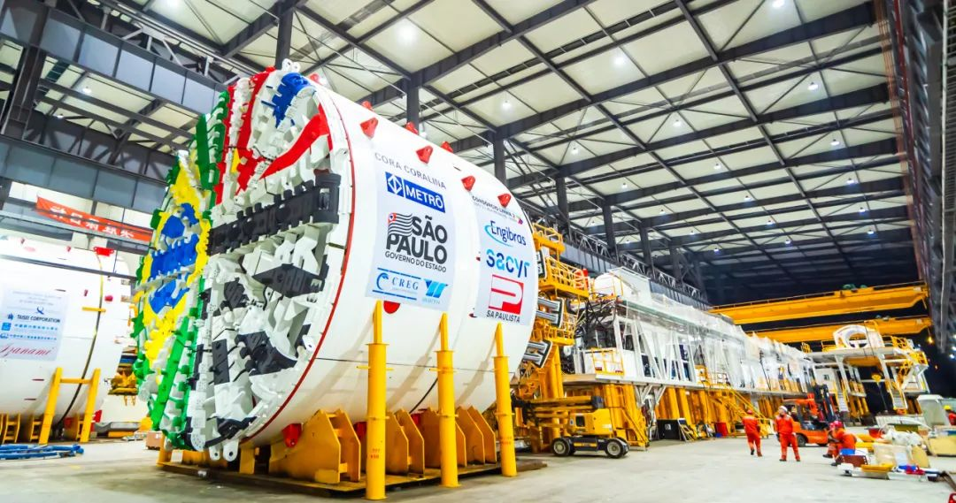 “中铁1207号”项目组装团队参与庆祝始发仪式