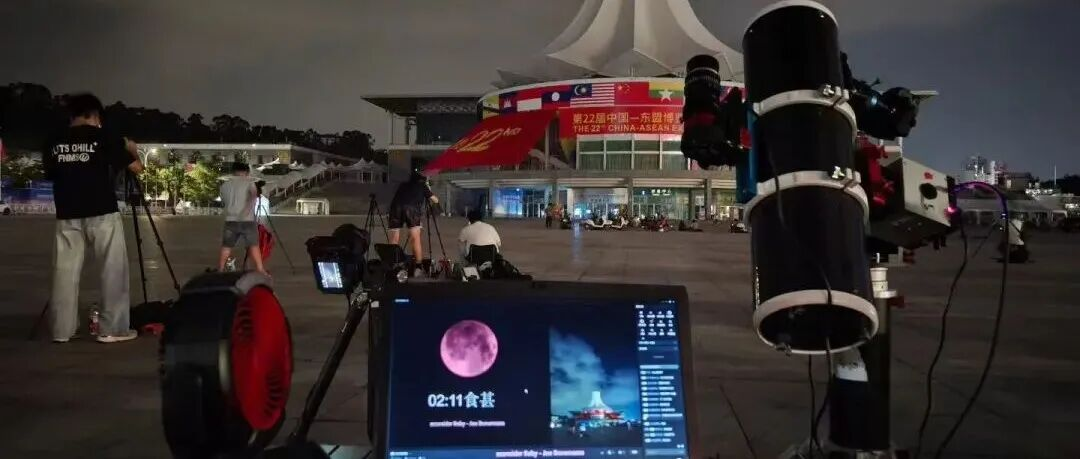 摄影“发烧友”齐聚南宁国际会展中心！“月亮红”与“东博红”超配！！🤩