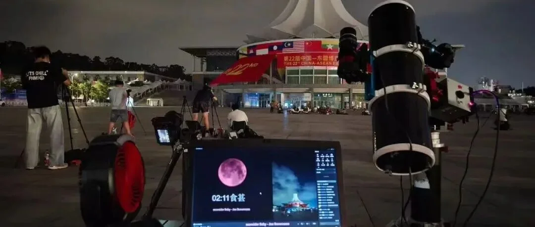 摄影“发烧友”齐聚南宁国际会展中心！“月亮红”与“东博红”超配！！🤩