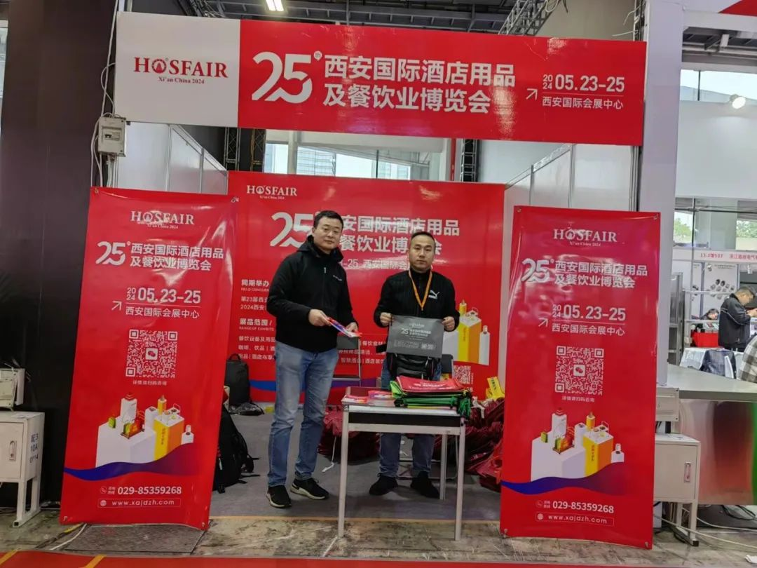 市场部派发宣传资料照片