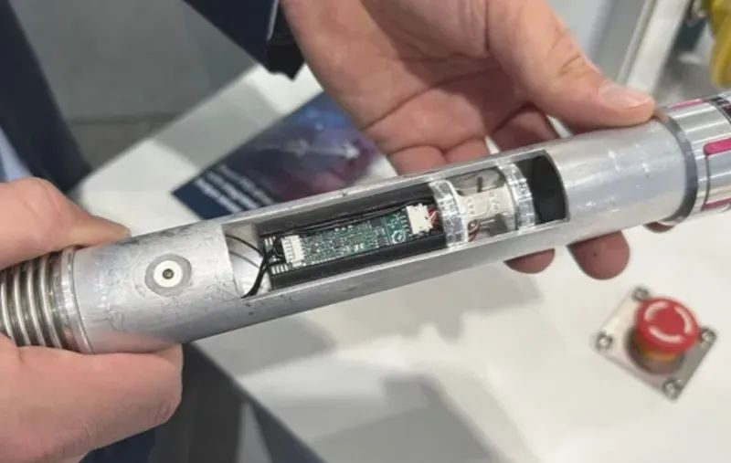 PTO中的传感器：Core Sensing开发了一种带有集成传感器的智能PTO驱动轴，用于提供有关机器工作方式的实时信息。该工具仅在有限的商业基础上提供，但可以广泛应用，以更好地管理轴动力机器。例如，如果部署在圆捆机中，则可以基于负载检测。在撒肥机中，传感器可以提高撒肥效率，帮助记录撒肥率。